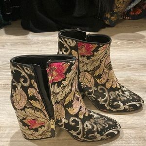 Sam Edelman embroidered boot size 8